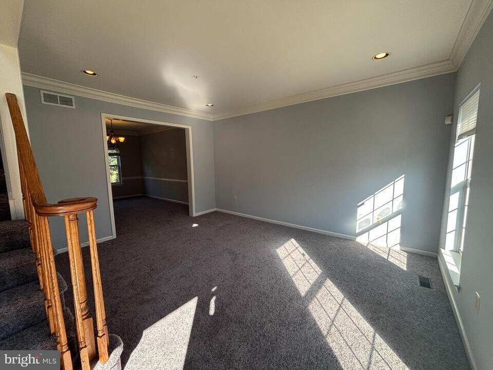 721 Deer Creek Dr in King of Prussia, PA - Building Photo