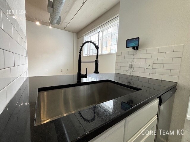 320 W 7th St in Kansas City, MO - Building Photo