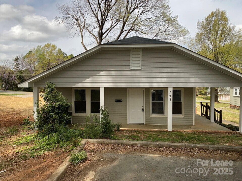 2602 Holton Ave in Charlotte, NC - Building Photo