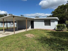 5208 Hill Dr in Zephyrhills, FL - Building Photo