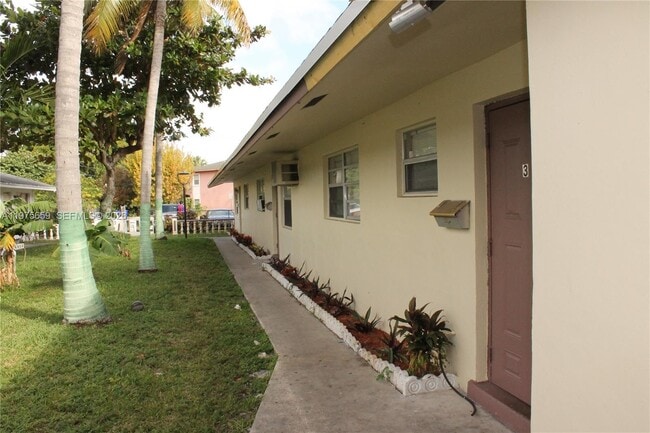 334 SW 2nd Ct in Pompano Beach, FL - Building Photo - Building Photo