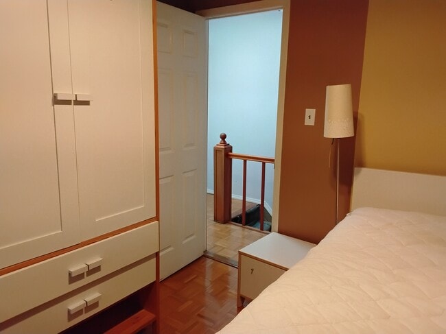 20309 33rd Ave in Bayside, NY - Building Photo - Building Photo