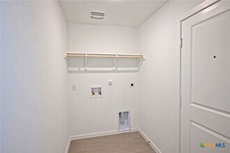 321 W Mill St in New Braunfels, TX - Building Photo - Building Photo