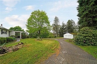 8092 University Blvd in Coraopolis, PA - Building Photo - Building Photo