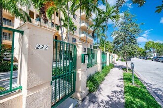 222 Madeira Ave in Coral Gables, FL - Building Photo - Building Photo
