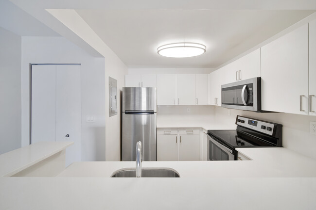 Crespi Apartments in Miami Beach, FL - Building Photo - Building Photo