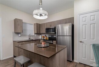 10 N Hester St in Edinburg, TX - Building Photo - Building Photo