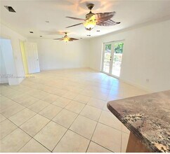 7600 SW 19th Terrace in Miami, FL - Foto de edificio - Building Photo