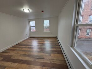 1 Clermont Ln, Unit 1 in Saugerties, NY - Building Photo - Building Photo