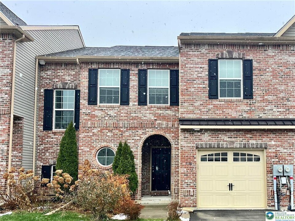 5376 Jutland Rd in Allentown, PA - Foto de edificio