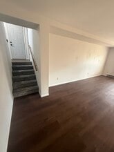 261 Main St in Belgium, WI - Foto de edificio - Building Photo