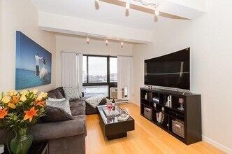 12 Stoneholm St in Boston, MA - Building Photo - Building Photo