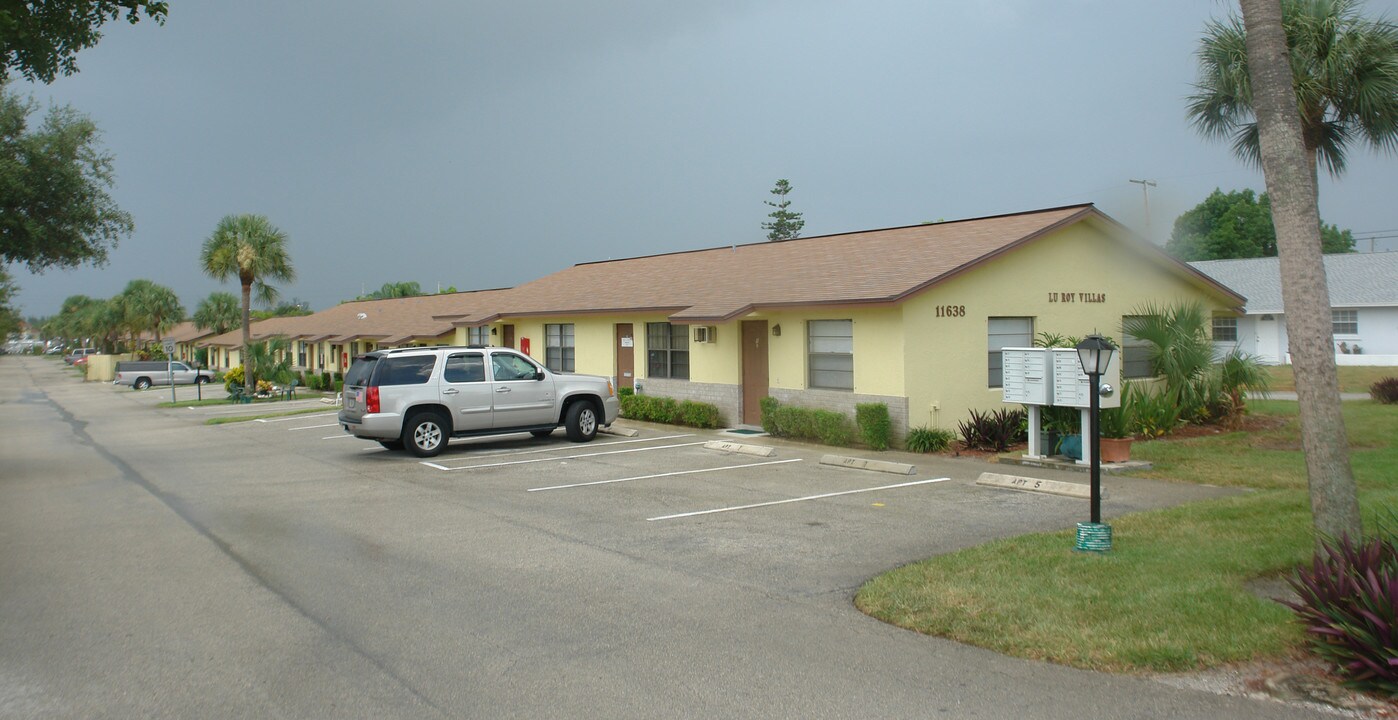 Lu Roy Villas in North Palm Beach, FL - Foto de edificio