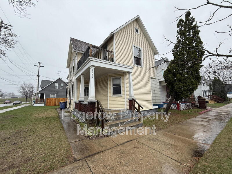 1252 Broadway Ave NW in Grand Rapids, MI - Building Photo