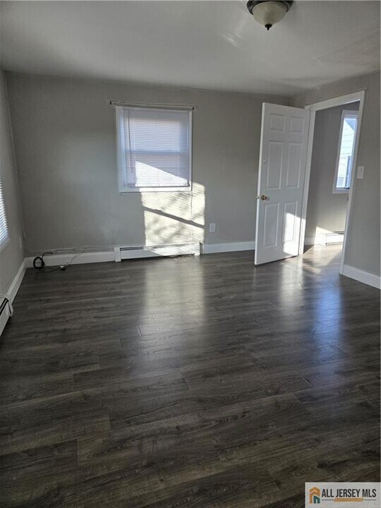 106 Main St in Sayreville, NJ - Building Photo