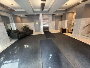 305 W 13th St in New York, NY - Building Photo - Building Photo