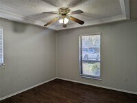 2111 Laura Ln photo'