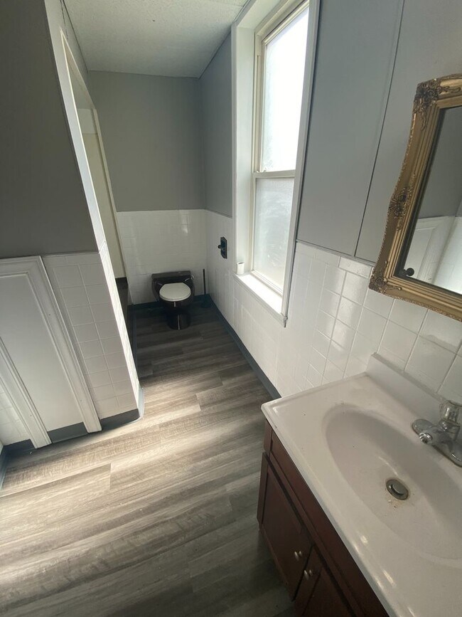 2312 Eccles St in Pittsburgh, PA - Building Photo - Building Photo