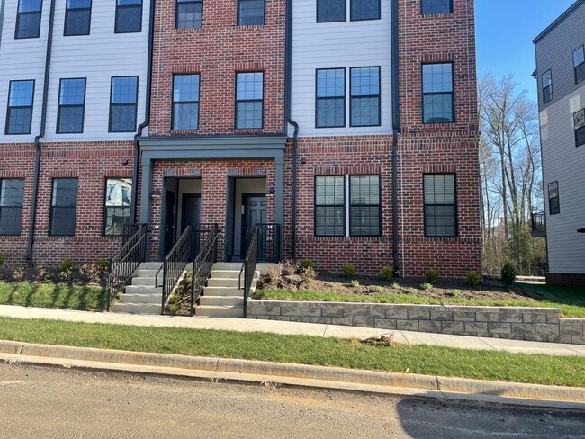 13327 Coalfield Station Ln in Midlothian, VA - Building Photo - Building Photo