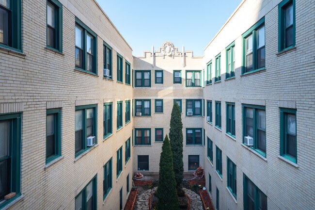 5120 S Harper Ave in Chicago, IL - Foto de edificio - Building Photo