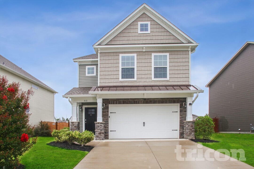 313 Fairford Rd in Blythewood, SC - Foto de edificio