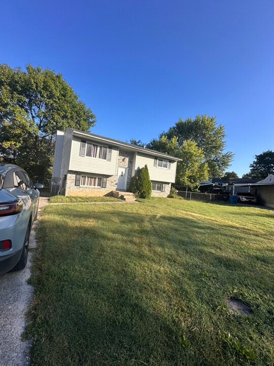 5015 Abbydale Ct in Louisville, KY - Building Photo