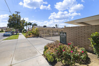 Catalina Gardens 62+ Senior Apartments in Hemet, CA - Foto de edificio - Building Photo