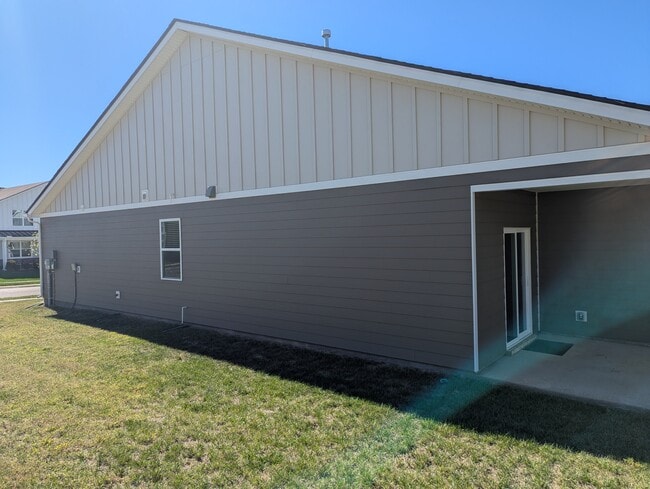 1017 Midpoint Ln in Gallatin, TN - Building Photo - Building Photo