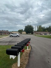 ROYAL OAKS APARTMENTS in Richmond, IN - Foto de edificio - Building Photo