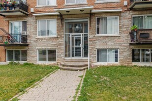 570 81E Av in Laval, QC - Building Photo
