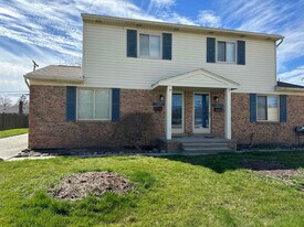 31621 Couchez St in St. Clair Shores, MI - Building Photo