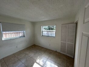 626 W Mango St in Lantana, FL - Foto de edificio - Building Photo