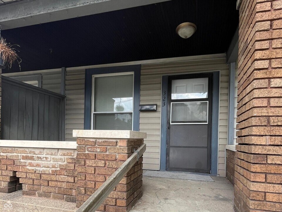 323 N Rural St in Indianapolis, IN - Building Photo