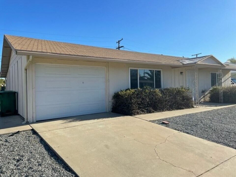 29170 Prestwick Rd in Menifee, CA - Foto de edificio