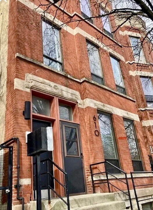 610 N May St in Chicago, IL - Building Photo
