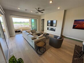 9133 Las Manaitas Ave in Las Vegas, NV - Building Photo - Building Photo