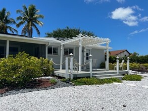 381 Rookery Ct in Marco Island, FL - Foto de edificio - Building Photo