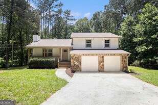 107 Lake Ridge Rd in Newnan, GA - Building Photo