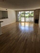 1233 Amherst Ave, Unit 204 in Los Angeles, CA - Foto de edificio - Building Photo
