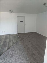 305 N 10th St in Las Vegas, NV - Foto de edificio - Building Photo