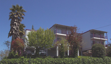 Hilltop Flats in Petaluma, CA - Building Photo - Building Photo