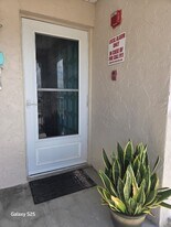 8101 Heatherwood Dr in Seminole, FL - Building Photo