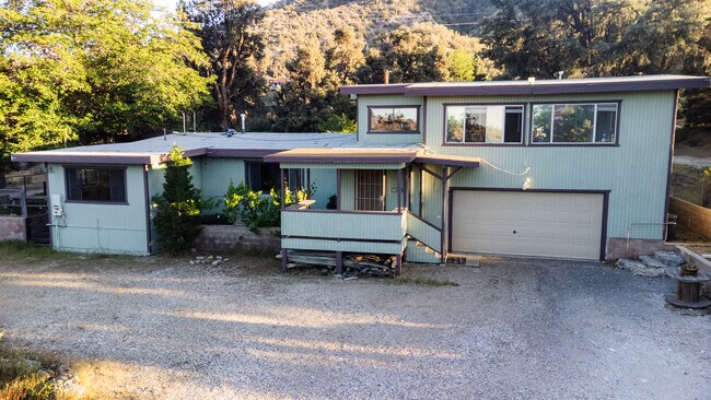 property at 1701 Desert Front Rd