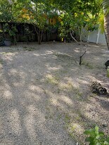 2490 NE 182nd St in North Miami Beach, FL - Building Photo