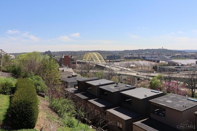 399 Oregon St in Cincinnati, OH - Building Photo - Building Photo