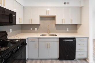 Parkwood Place in Dayton, OH - Building Photo - Interior Photo