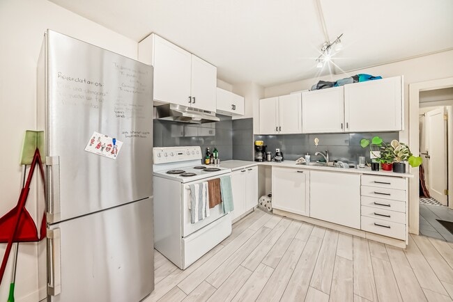 property at 1-4005-9 9 St SE