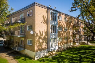 470 Bourke Av in Dorval, QC - Building Photo