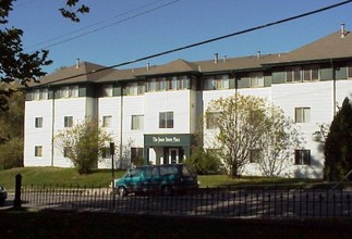 Jones Street Place Apartments in Omaha, NE - Building Photo - Building Photo