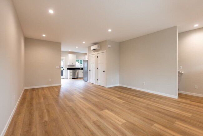 13822 SE Oatfield Rd in Milwaukie, OR - Building Photo - Building Photo